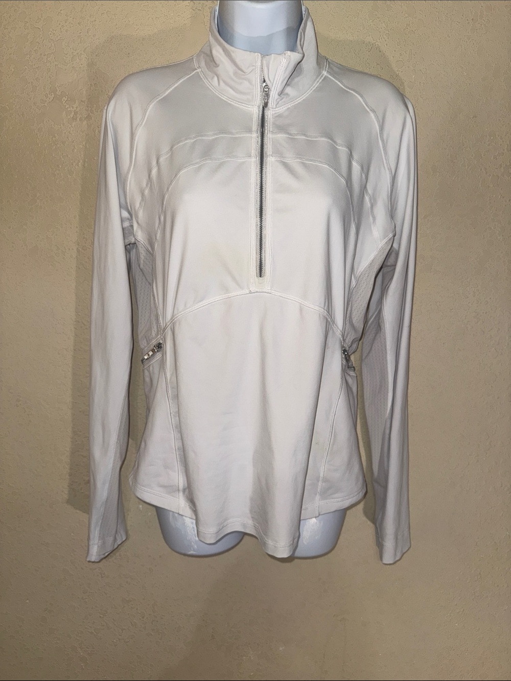 lululemon athletica front of the pack Half-Zip Pullover luxtreme mesh